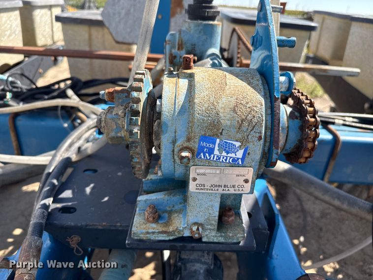 image for item EP0511 Kinze 2000 planter