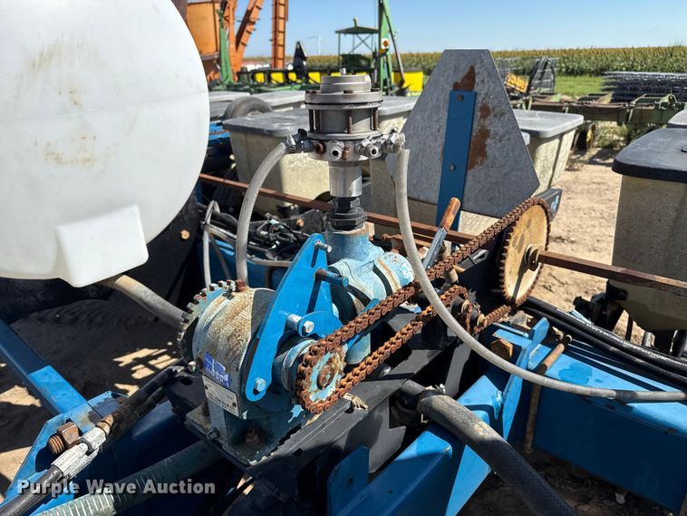 image for item EP0511 Kinze 2000 planter