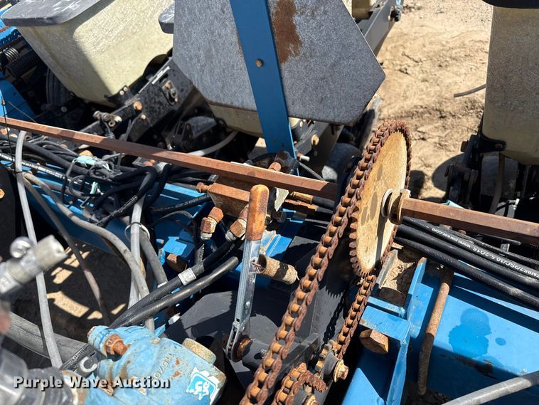 image for item EP0511 Kinze 2000 planter