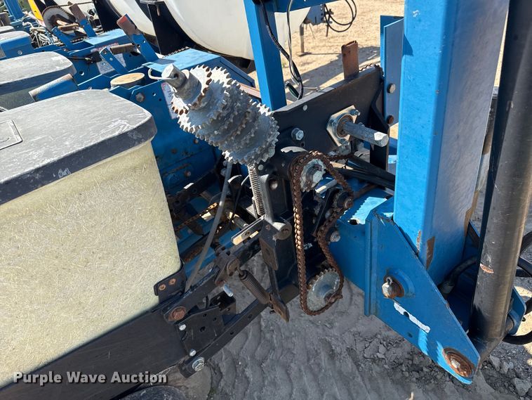 image for item EP0511 Kinze 2000 planter