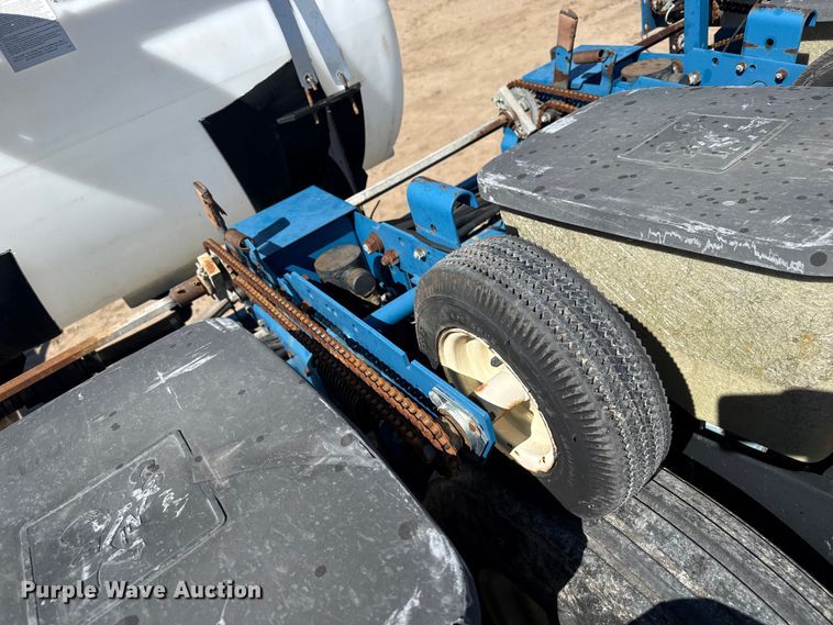 image for item EP0511 Kinze 2000 planter