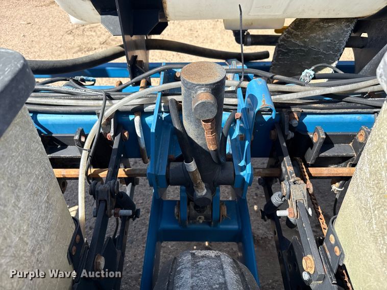 image for item EP0511 Kinze 2000 planter