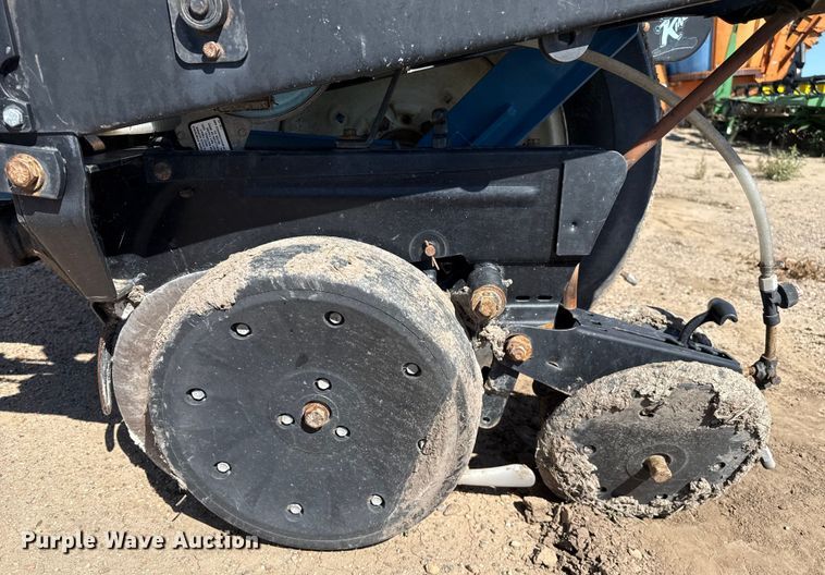 image for item EP0511 Kinze 2000 planter