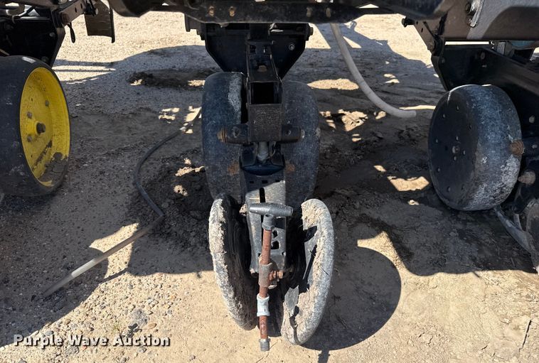 image for item EP0511 Kinze 2000 planter