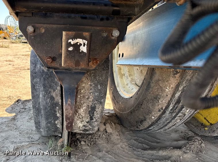 image for item EP0511 Kinze 2000 planter