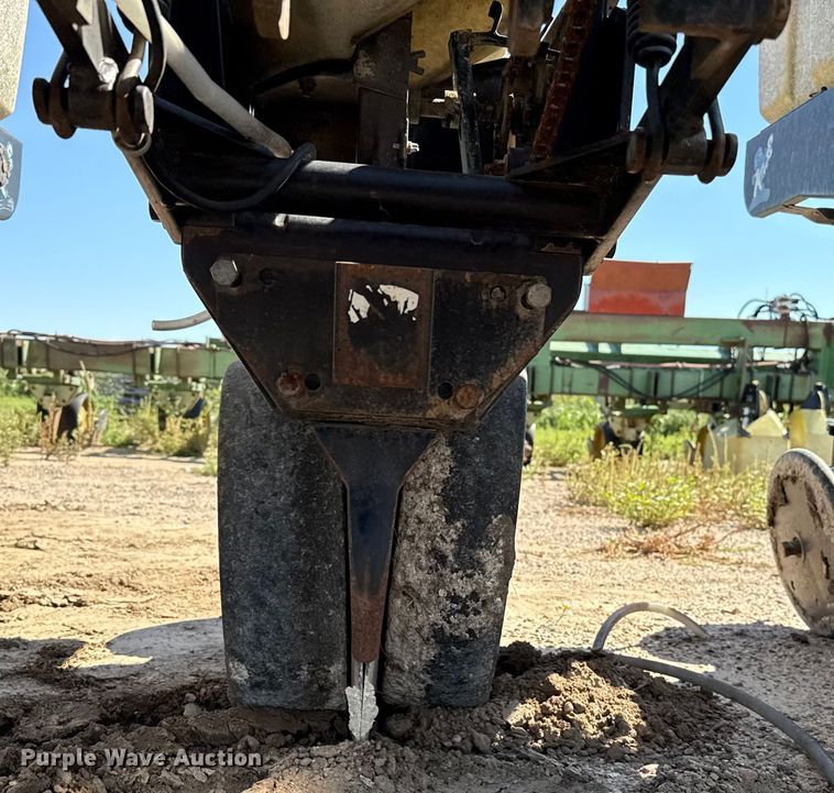 image for item EP0511 Kinze 2000 planter