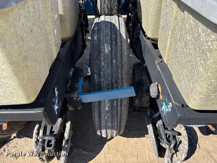 image for item EP0511 Kinze 2000 planter