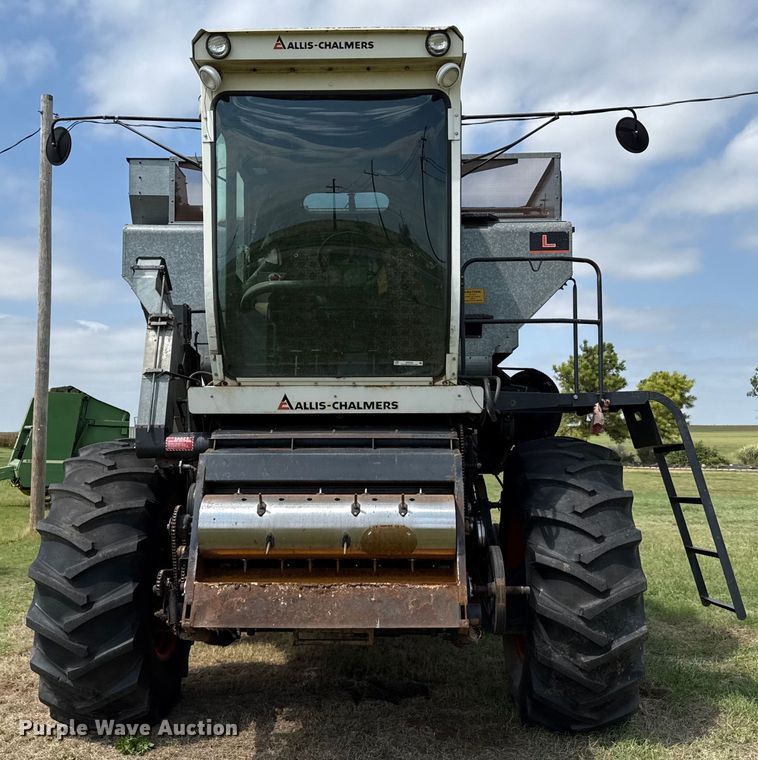 image for item EP0526 Gleaner L combine