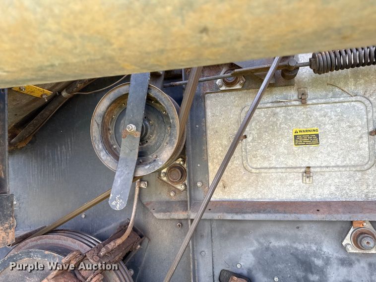 image for item EP0526 Gleaner L combine