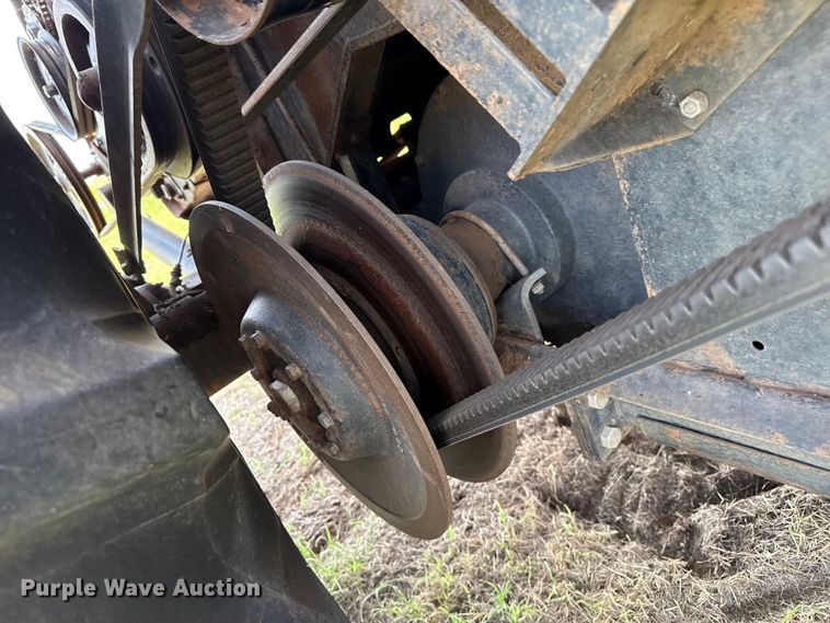 image for item EP0526 Gleaner L combine