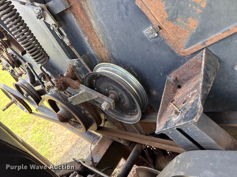 image for item EP0526 Gleaner L combine