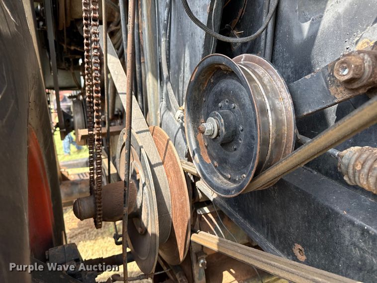 image for item EP0526 Gleaner L combine