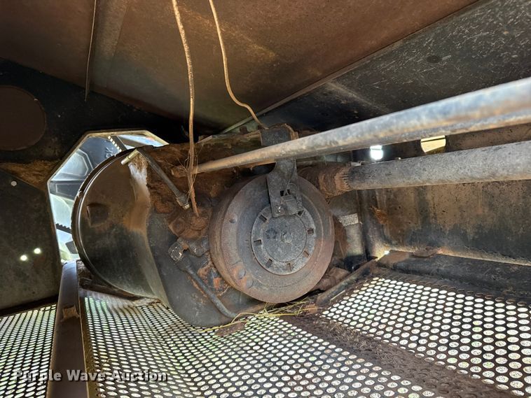 image for item EP0526 Gleaner L combine