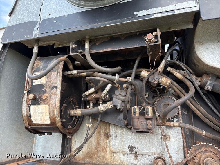 image for item EP0526 Gleaner L combine