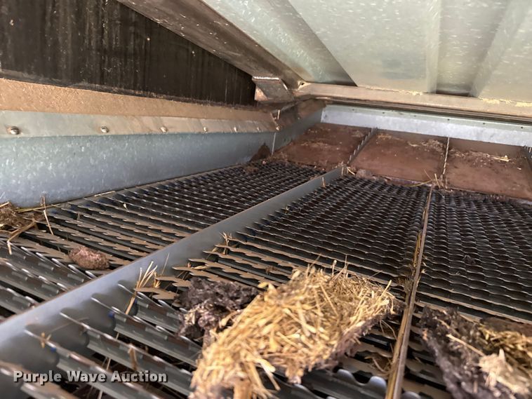 image for item EP0526 Gleaner L combine