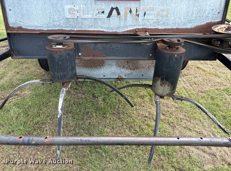 image for item EP0526 Gleaner L combine