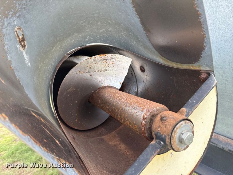 image for item EP0526 Gleaner L combine