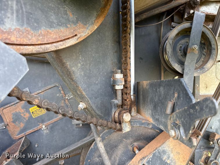 image for item EP0526 Gleaner L combine
