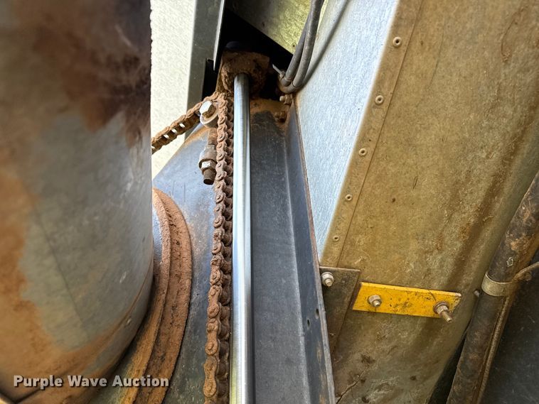 image for item EP0526 Gleaner L combine