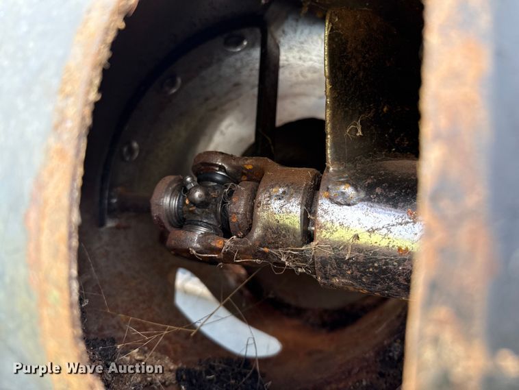 image for item EP0526 Gleaner L combine