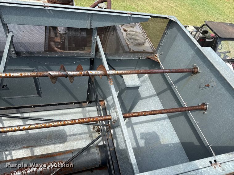 image for item EP0526 Gleaner L combine