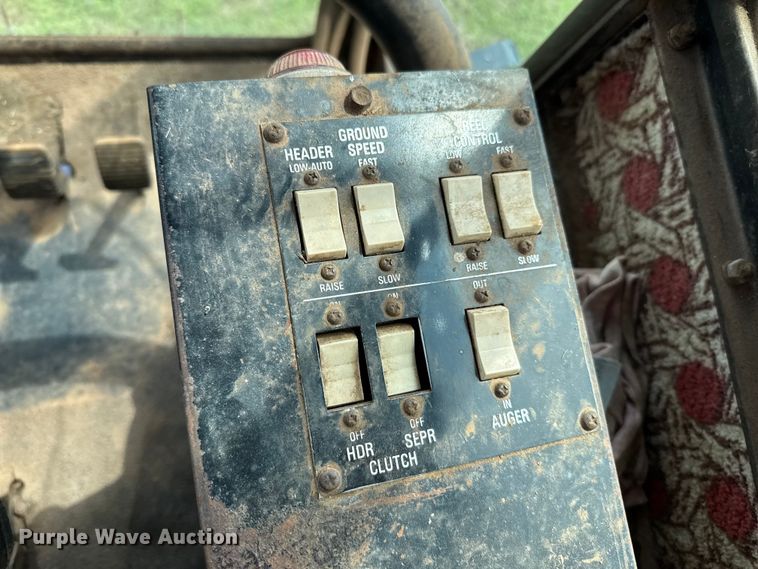 image for item EP0526 Gleaner L combine