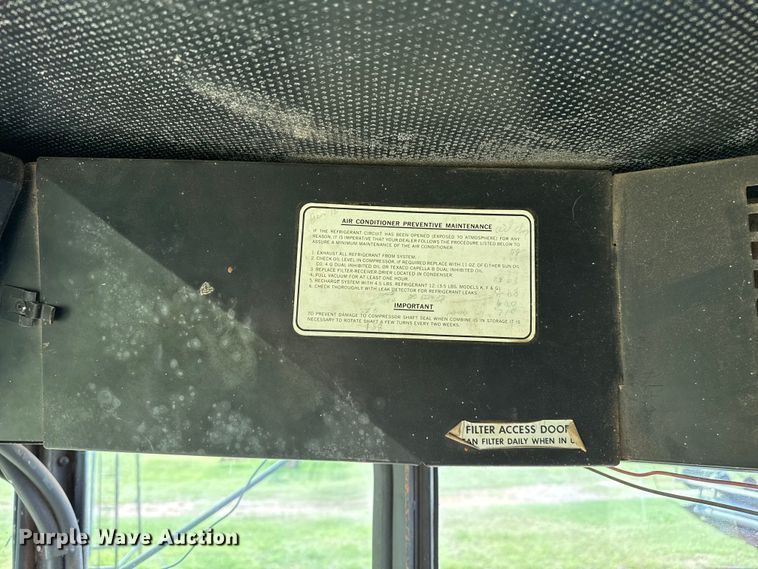 image for item EP0526 Gleaner L combine