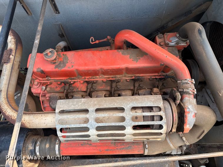 image for item EP0526 Gleaner L combine