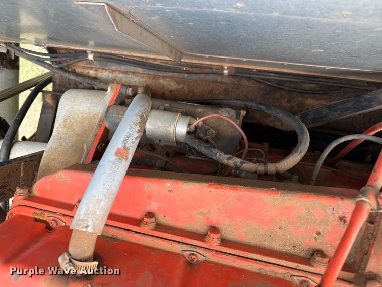 image for item EP0526 Gleaner L combine