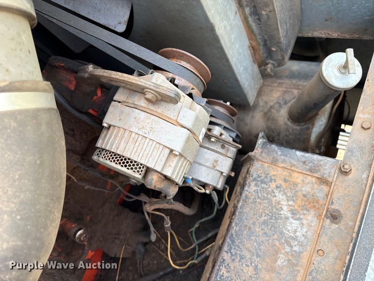 image for item EP0526 Gleaner L combine