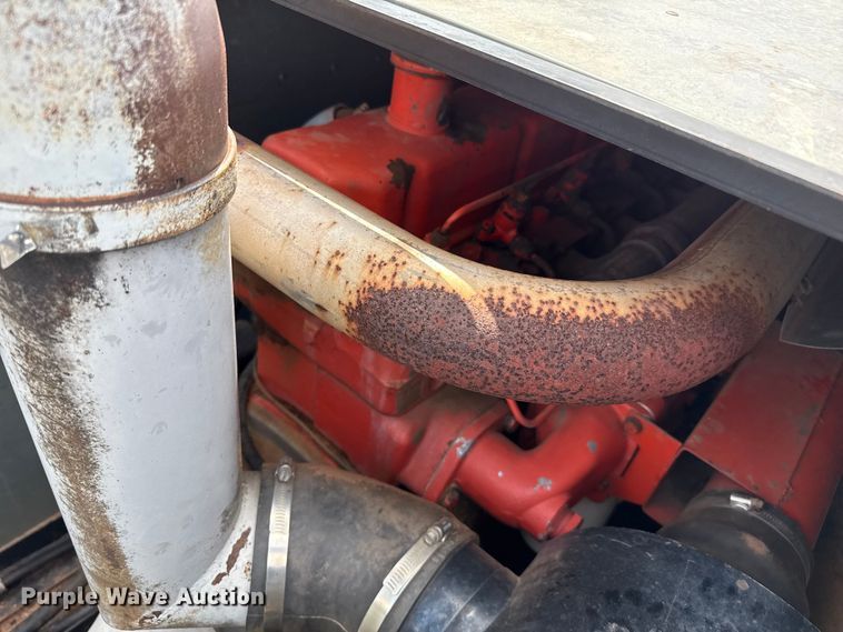 image for item EP0526 Gleaner L combine