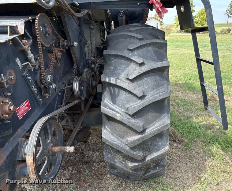 image for item EP0526 Gleaner L combine