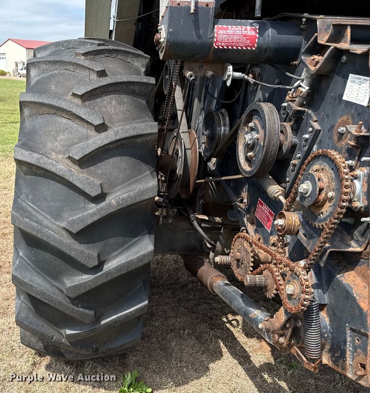 image for item EP0526 Gleaner L combine