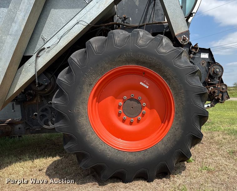 image for item EP0526 Gleaner L combine