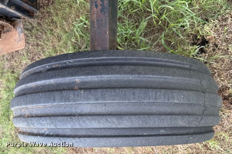 image for item EP0526 Gleaner L combine