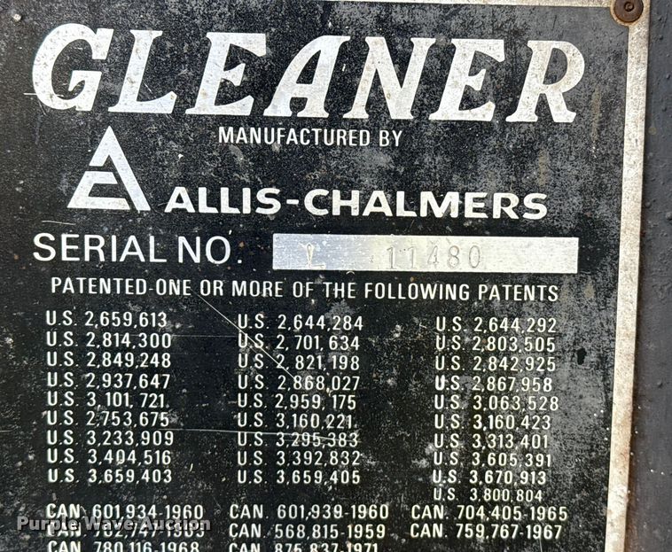 image for item EP0526 Gleaner L combine
