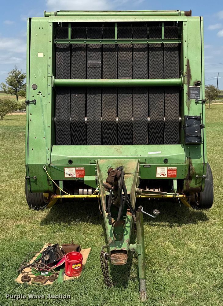 image for item EP0529 1985 John Deere 530 round baler