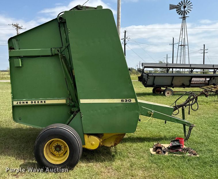 image for item EP0529 1985 John Deere 530 round baler