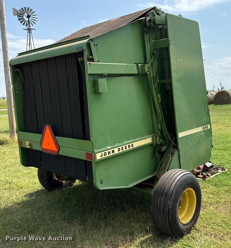 image for item EP0529 1985 John Deere 530 round baler