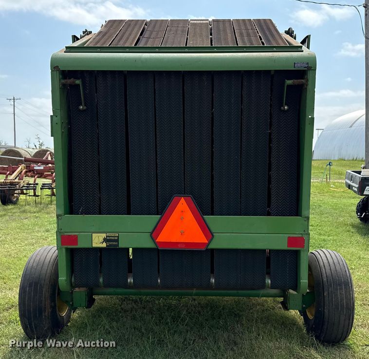 image for item EP0529 1985 John Deere 530 round baler