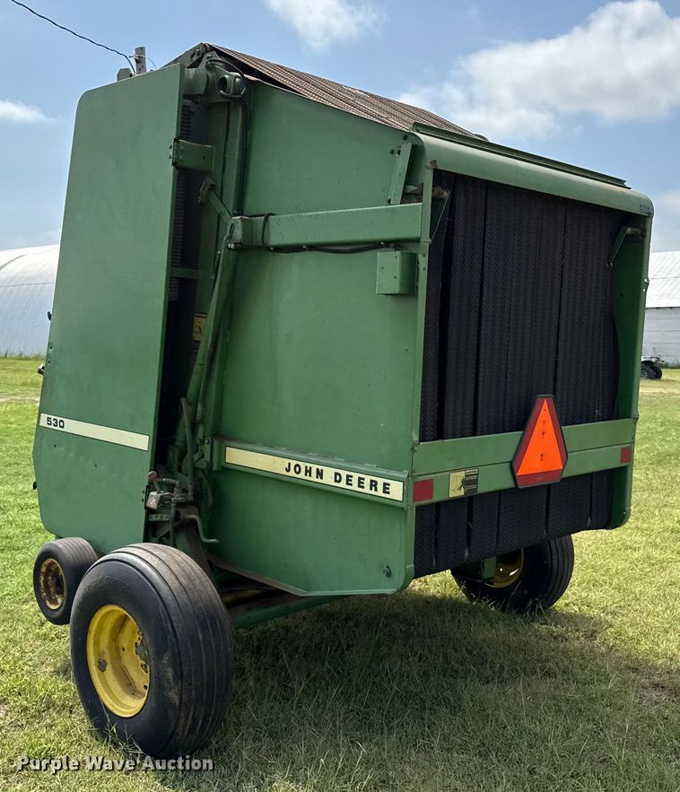 image for item EP0529 1985 John Deere 530 round baler