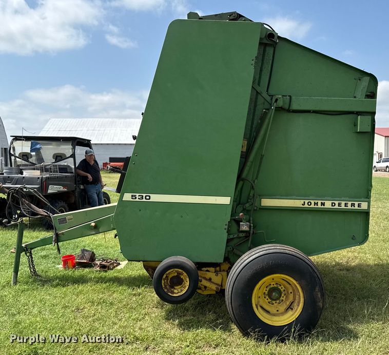 image for item EP0529 1985 John Deere 530 round baler