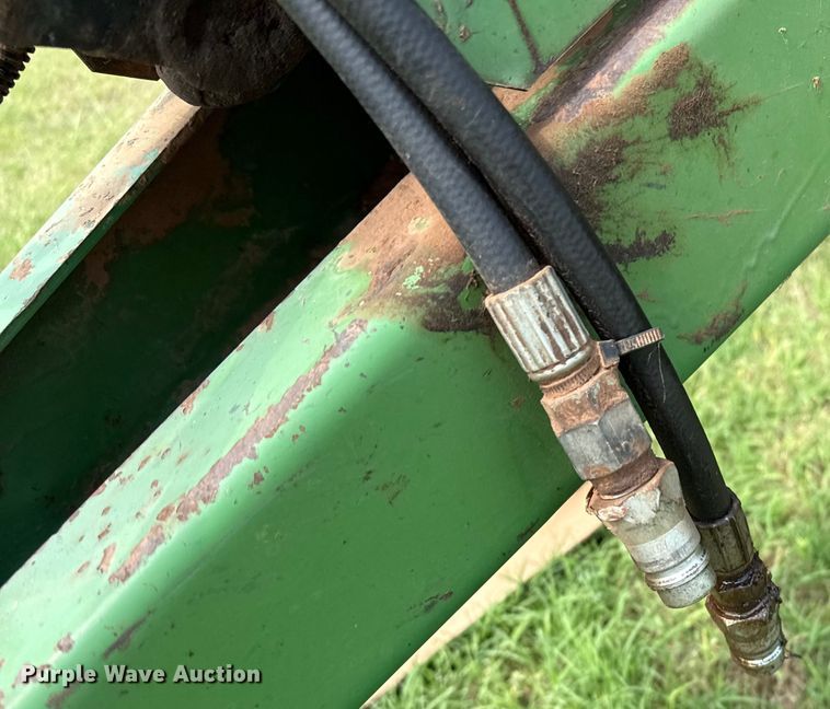 image for item EP0529 1985 John Deere 530 round baler