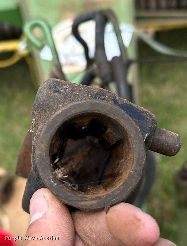 image for item EP0529 1985 John Deere 530 round baler