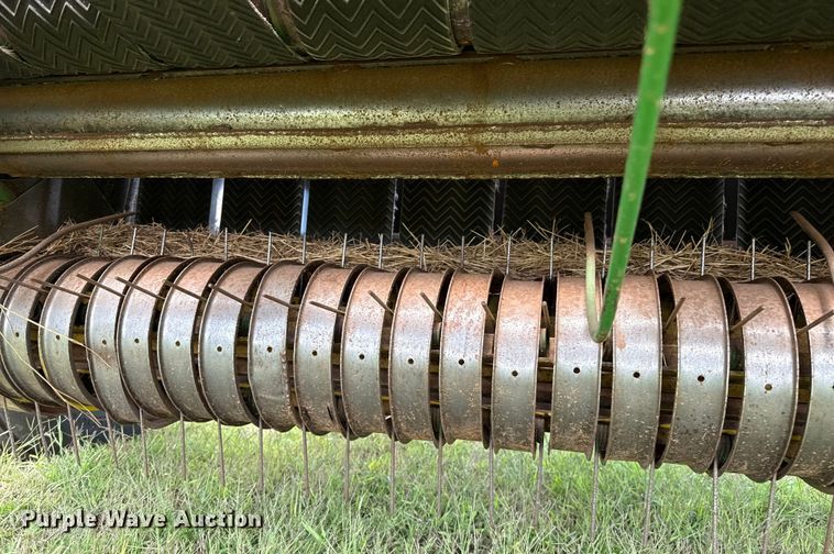 image for item EP0529 1985 John Deere 530 round baler