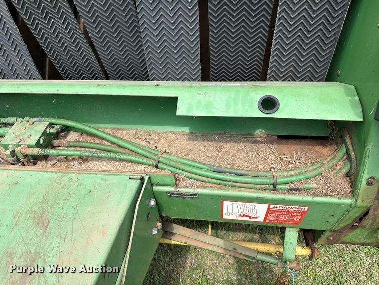 image for item EP0529 1985 John Deere 530 round baler