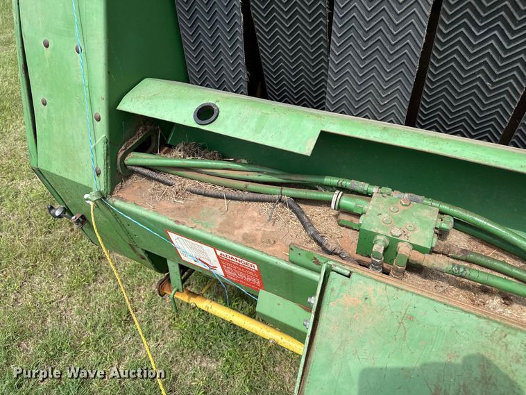image for item EP0529 1985 John Deere 530 round baler