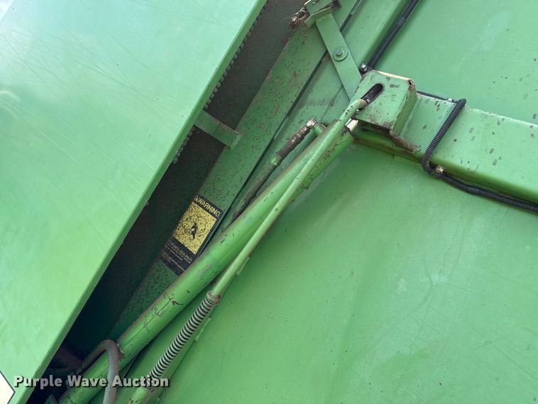 image for item EP0529 1985 John Deere 530 round baler