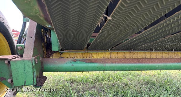 image for item EP0529 1985 John Deere 530 round baler