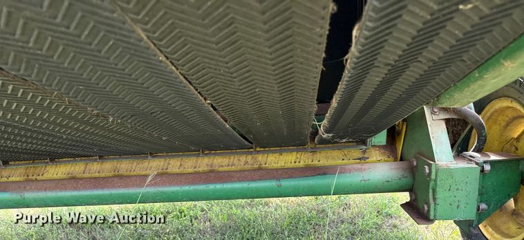 image for item EP0529 1985 John Deere 530 round baler